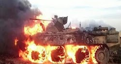 Τον εξάψαλμο άκουσε ένας Ρώσος στρατιώτης  που άναψε φωτιά για να ζεστάνει το φαγητό του και πυρπόλησε ένα τεθωρακισμένο!  Το BTR-82 όχημα μ...