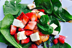 21 DAY FIX SPINACH AND STRAWBERRY CAPRESE SALAD