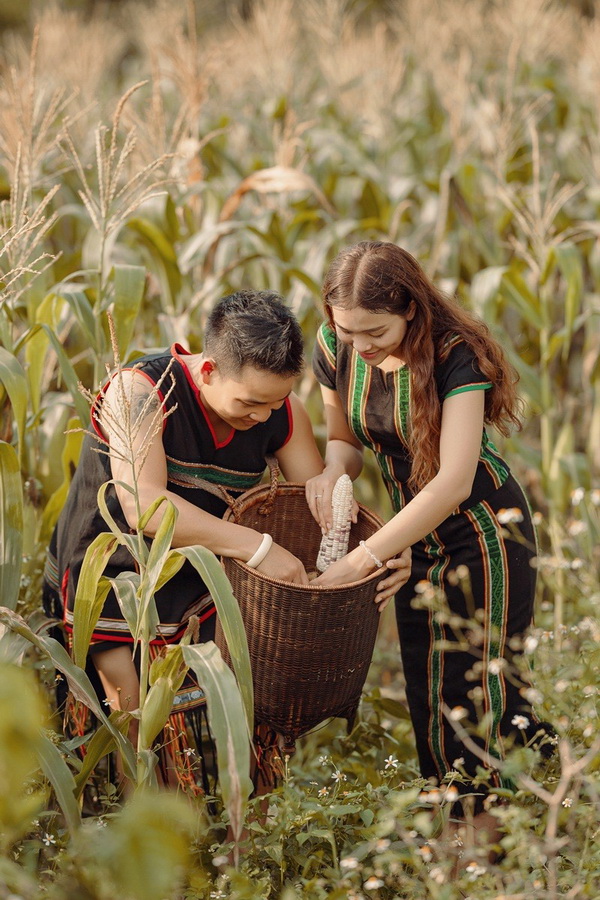 Đôi nam nữ Tây Nguyên