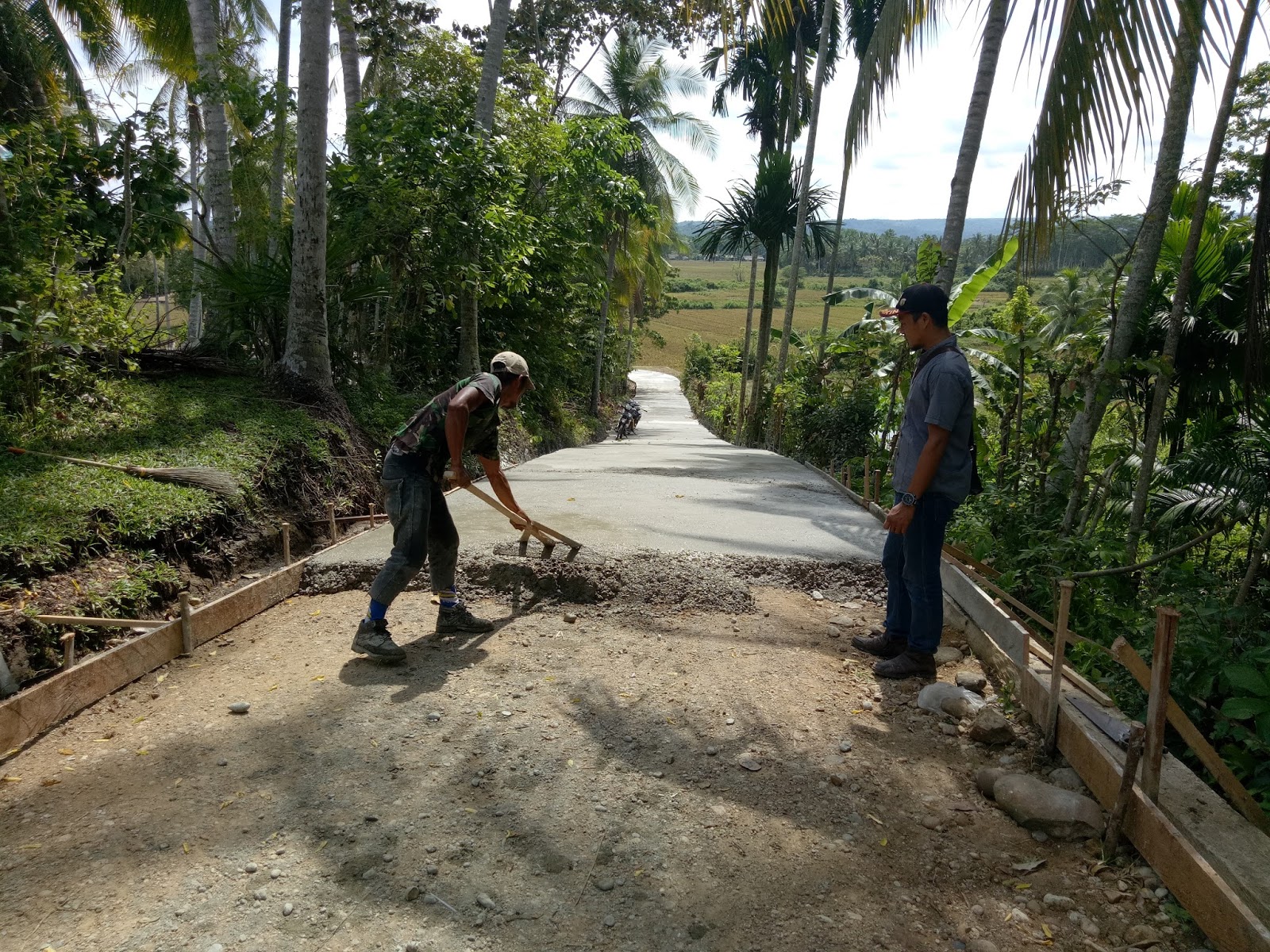 dalam proses pembuatan pembangunan jalan rabat beton 