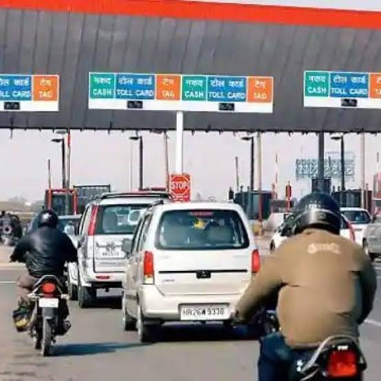 दोपहिया पर भी टोल टैक्स की तलवार: महंगाई से टूटती आम जनता पर नया भारी बोझ