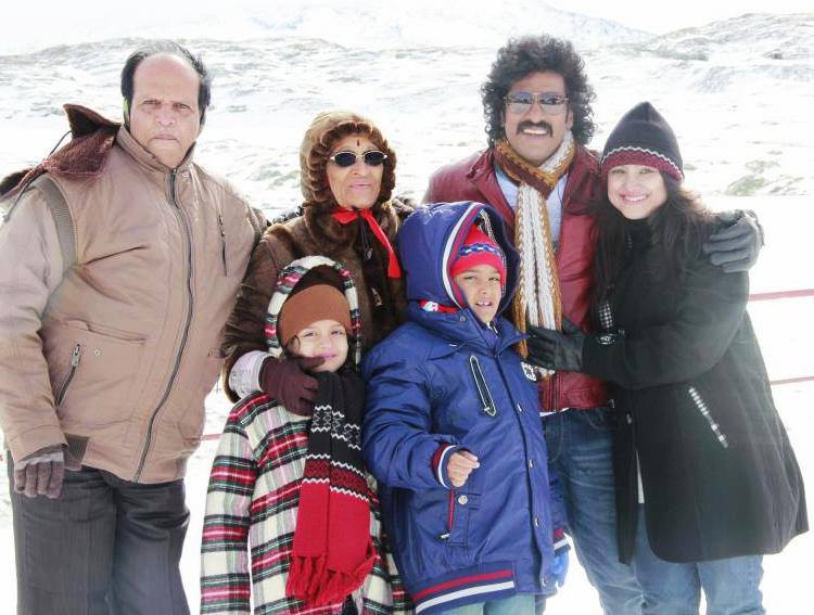 Kannada Actor Upendra with Father Manjunath Rao, Mother Anasuya, Wife Priyanka Upendra, Kids Son Ayush & Daughter Aishwarya | Kannada Actor Upendra Family Photos | Kannada Actor Upendra Real-Life Photos