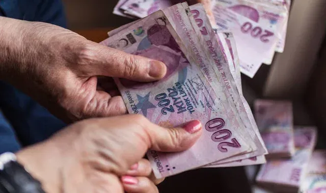 الليرة التركية تغلق على إنخفاض مقابل العملات الرئيسية اليوم الأحد 18 نيسان 2021