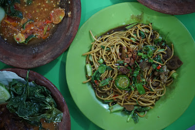 Mie kuning Goreng Daging Sapi Kak Tima