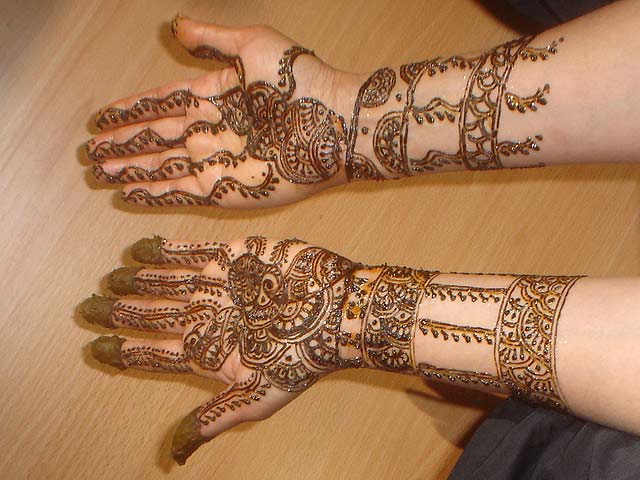 latest arabic henna designs 2011. Latest Arabic Mehndi Designs 2011