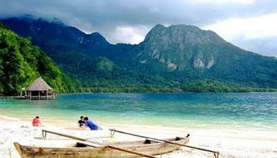 Pantai Ora, Maluku Tengah