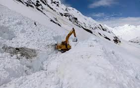 पांच महीने बाद बर्फ से मुक्त मनाली-लेह मार्ग का बहाल