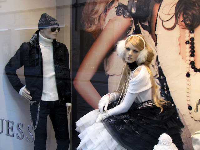 Mannequins, window display, via Ricasoli, Livorno