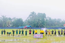 Ketua DPRD Pasbar Tendang Bola Pertama ke Lapangan Membuka Open Turnamen IPPKM Cup I