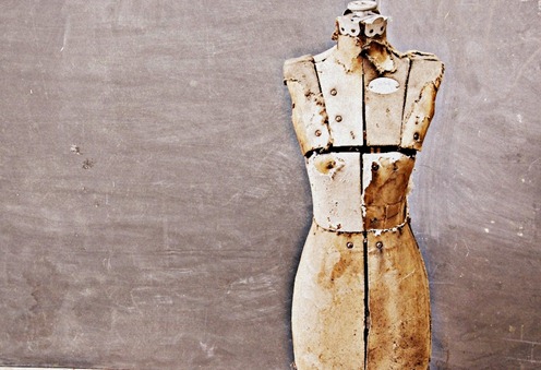 795_vintage-white-dress-form-005