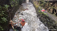 Pasukan Satgas Sektor 22 Sub 02, Bersihkan Sampah di Sungai Cikondang 