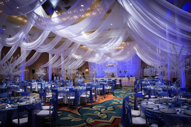 stunning-wedding-reception-decoration-ideas-in-magic-blue-theme-with-white-curtain