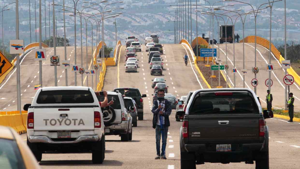 Más de 1.300 vehículos circularon por el puente colombo-venezolano Tienditas