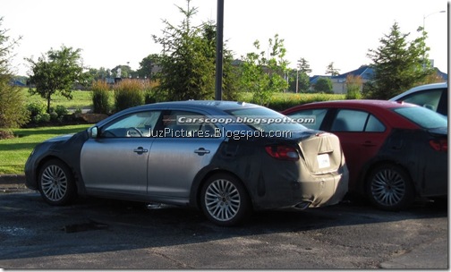 2011-Suzuki-Kizashi-side-2