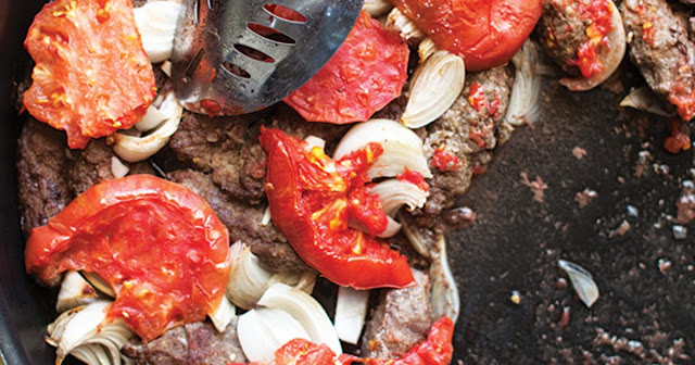 KEFTA BIL SAYNIYEH (SPICED LAMB PATTIES WITH TOMATO AND ONION)