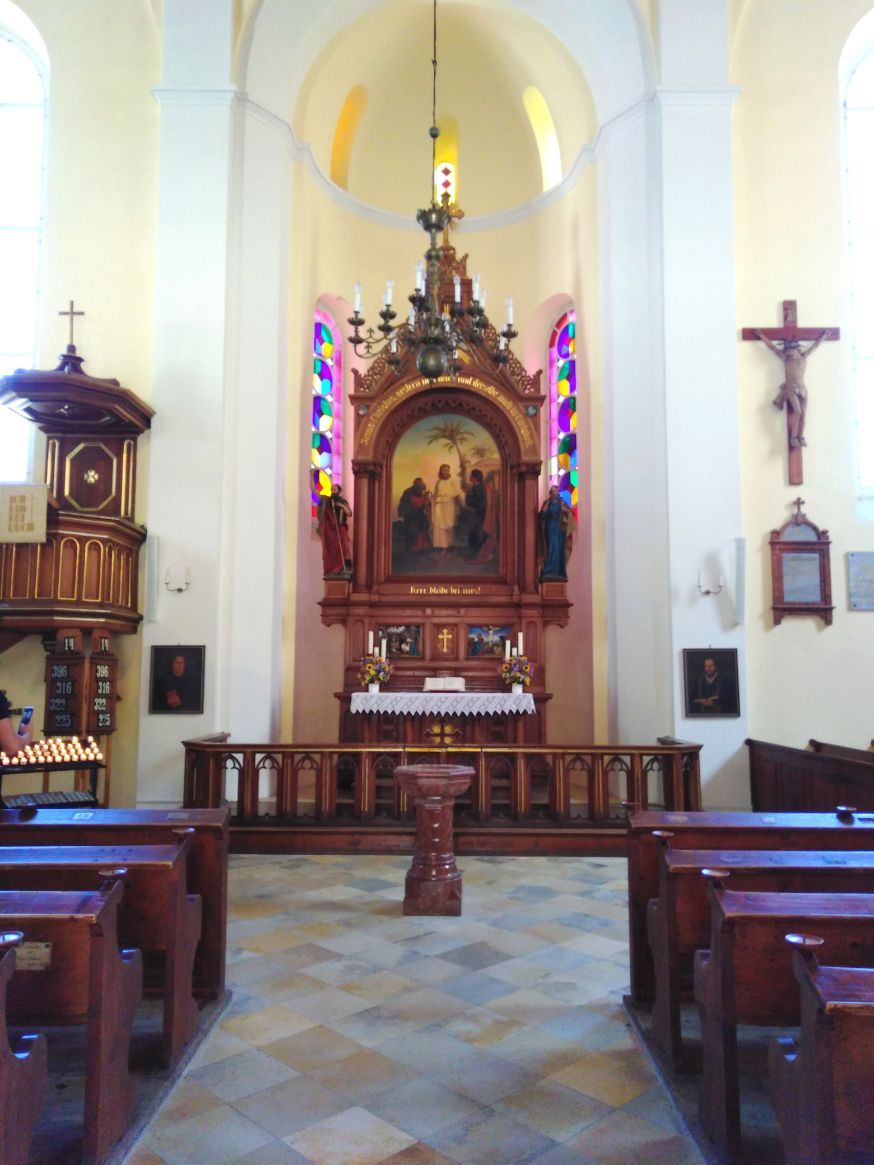 Oltar u crkvi
