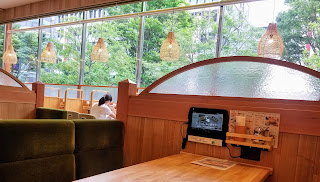 KOMEDA is　の店内