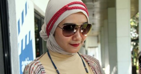 Gaya Hijab Ala Zaskia Sungkar Inspirasi Busana Lebaran 