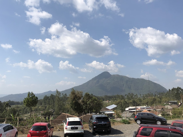 Pemandangan di sekitar Area parkiran Pemandangan di sekitar Perjalanan menuju Cerita Kita Cafe and Eatery Magelang - habisliburan.com