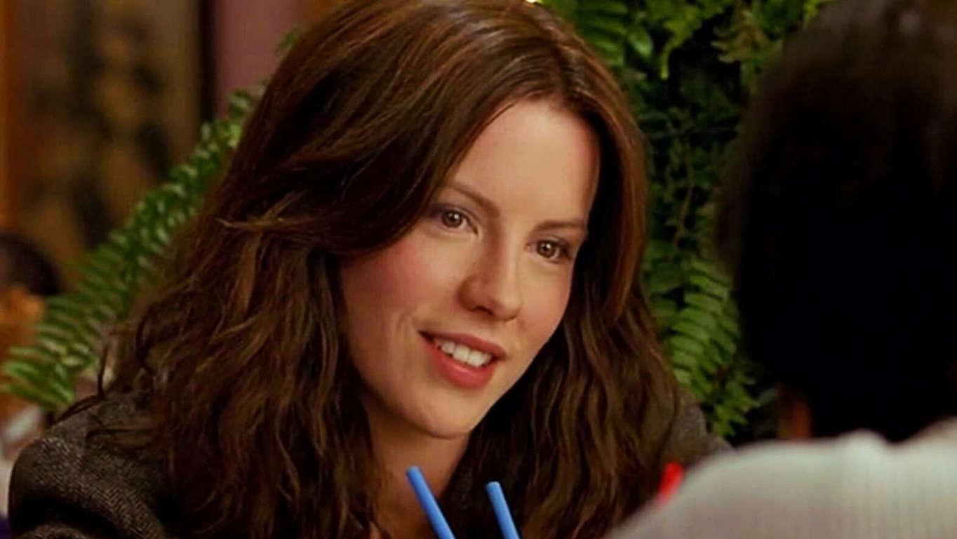 See Kate Beckinsale As A Sexy Bunny Outfit