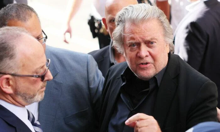 Steve Bannon, former advisor to former President Donald Trump arrives at the office of Manhattan District Attorney Alvin Bragg in New York City on Sept. 8, 2022. (Michael M. Santiago/Getty Images)