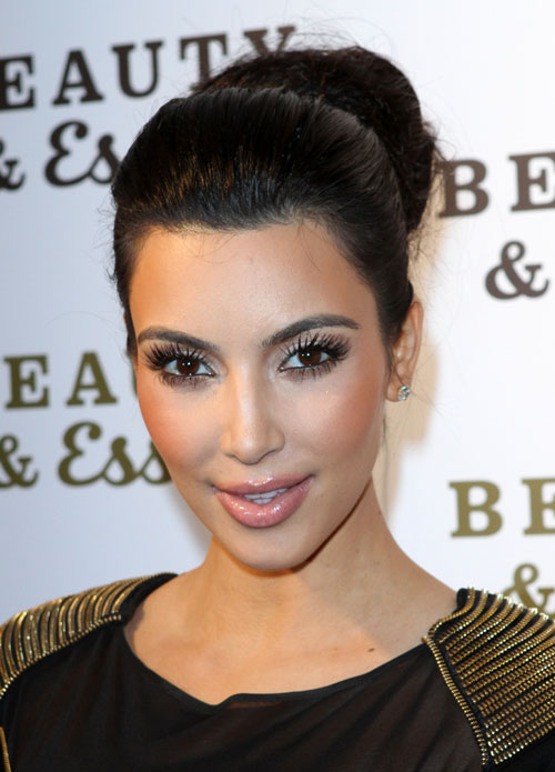 The reality star cum hot actress Kim Kardashian looks awesome in any of her