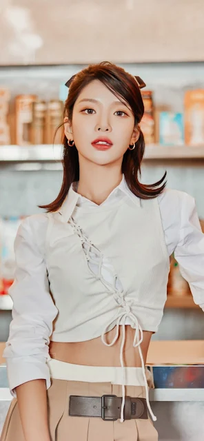 Stage Name: Do-A (도아), formerly known as Bella (벨라) Birth Name: Choi Yoon-ah (최윤아) Position: Main Rapper, Lead Vocalist Birthday: February 2, 1999 Zodiac Sign: Aquarius Height: 163 cm (5’4″) Weight: 40 kg (88 lbs) Blood Type: B MBTI Type: ENFP Symbol: Heart Instagram: negabaroyoona TikTok: negabaroyoona_