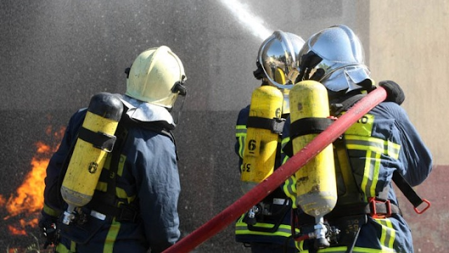 Υπό έλεγχο η φωτιά σε χώρο στάθμευσης σκαφών στον Γαλατά Τροιζηνίας