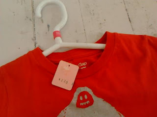 中古品　子供服　９０ｃｍ　ＧＡＰ　レッド　長袖Ｔシャツ　２２０円