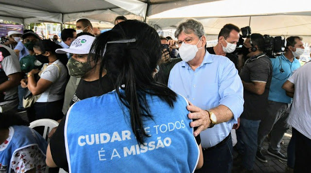 João Azevêdo abre Dia D de Vacinação contra a Covid-19 em João Pessoa