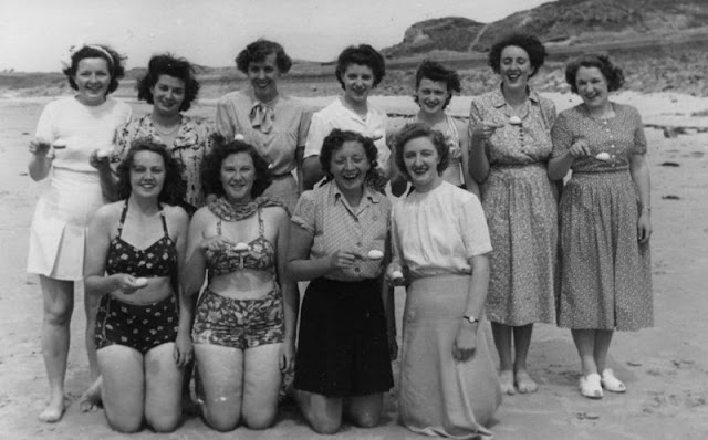 30 Vintage Photos Show Young Women’s Styles in the 1940s_Old US Page