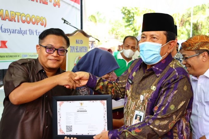 Atas Prestasi KUD Tani Sejahtera Go Digital, Bupati Rohul H.Sukiman Berikan Piagam Penghargaan