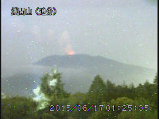 Incandescence sur le volcan Asama, 17 juin 2015