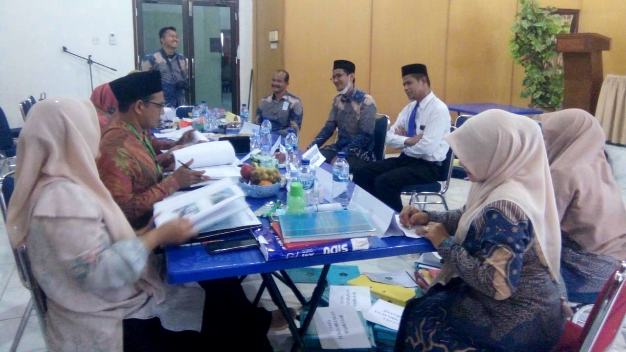 Penilaian Kinerja Kepala Madrasah (PKKM) yang dilaksanakan di Aula Kantor Kementrian Agama (Kemenag) Kabupaten Bireuen pada Kamis (24/11/2022).