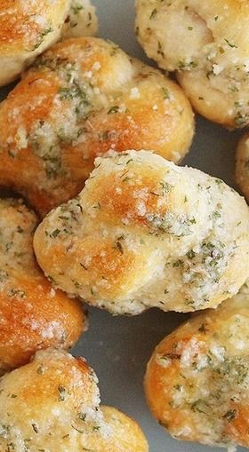 Quick & Easy Garlic Parmesan Knots