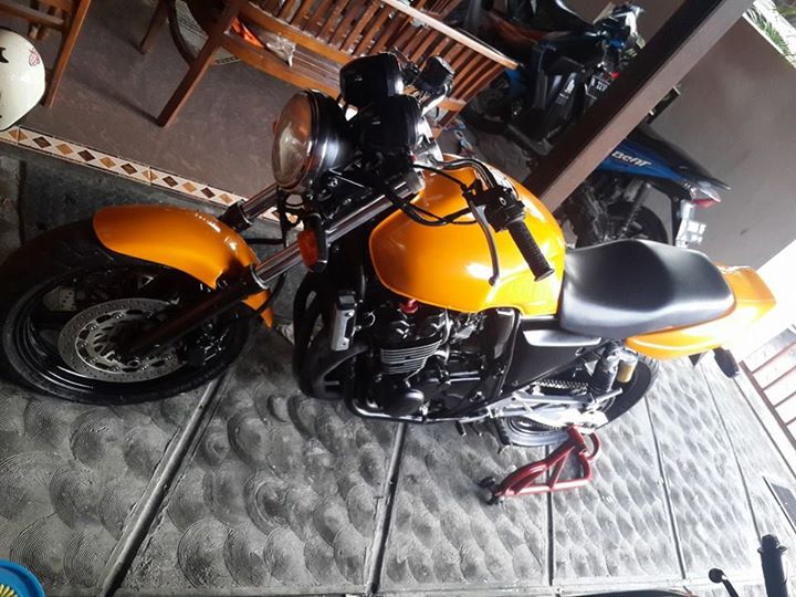 PASAR MOGE  BEKAS  Honda CB400 Super Four 400cc SEMARANG 