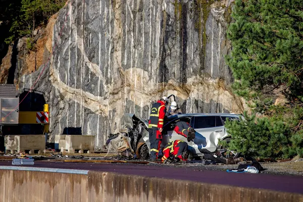 Volvo joga carros 0KM de 30 metros de altura para testar segurança