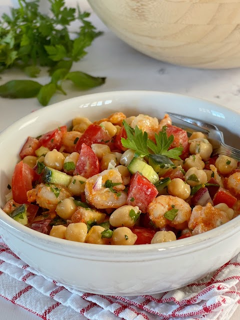 Salada de grão de bico com camarão 