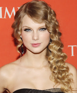 Taylor Swift Long Hairstyle