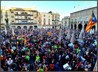 MANIFESTACIONS-MANRESA-PLAÇA-AJUNTAMENT-PER LA DIGNITAT-CATALUNYA-DRETS