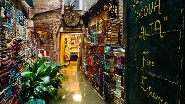 libreria acqua alta