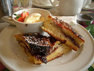 croque monsieur dessert au mascarpone, à la confiture de lait, framboises, vanille