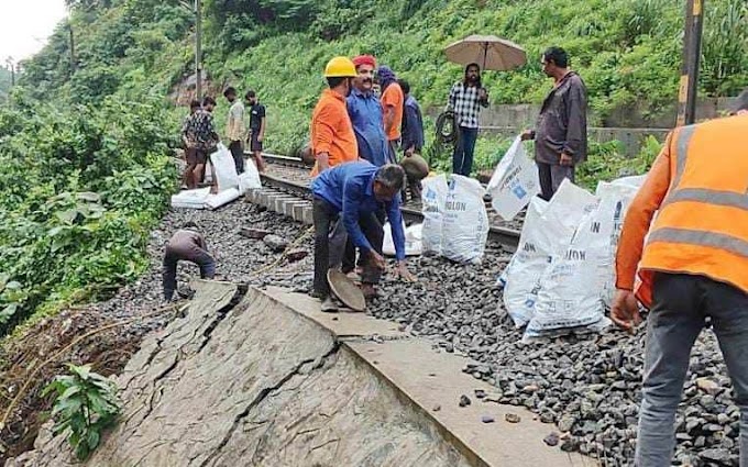 കനത്ത മഴയെ തുടർന്ന്‌ വടക്കാഞ്ചേരിയിൽ റെയില്‍വെ ട്രാക്കിലെ മെറ്റലും മണ്ണും ഒലിച്ചു പോയി; റെയില്‍ ഗതാഗതം മണിക്കൂറുകളോളം തടസ്സപ്പെട്ട നിലയിൽ 
