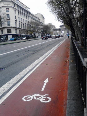 'La bici baja a la calzada' de madridiario. Fuente: twitter.com