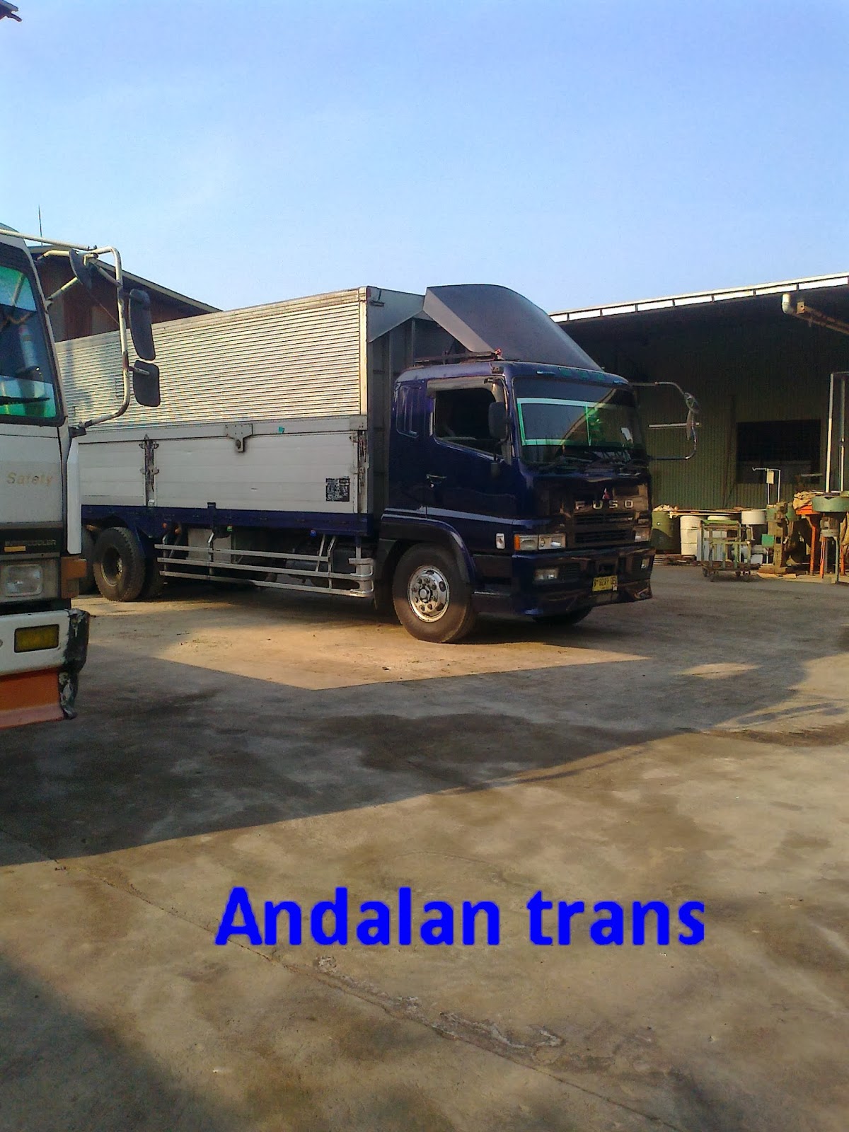 RENTAL TRUK WINGBOX GANDENG FUSO