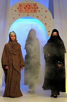  MUSLIM WOMEN MODEST FASHION IN IRAN-TEHRAN FASHION SHOW 2006