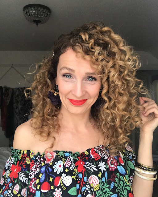 evening style for curly hair