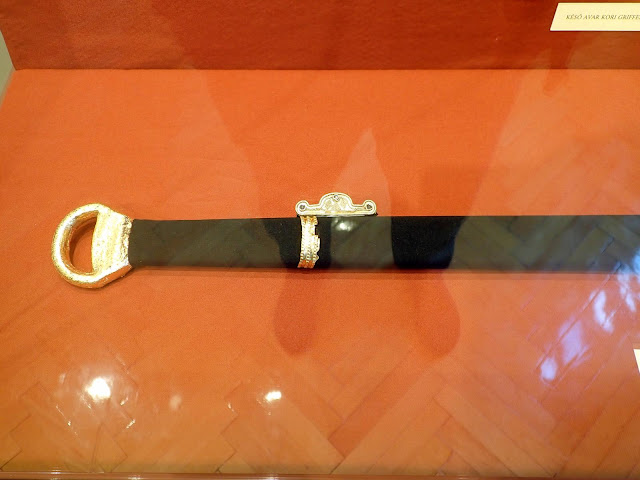 Szarvasi avar kori aranyszerelékes kard rekonstrukció