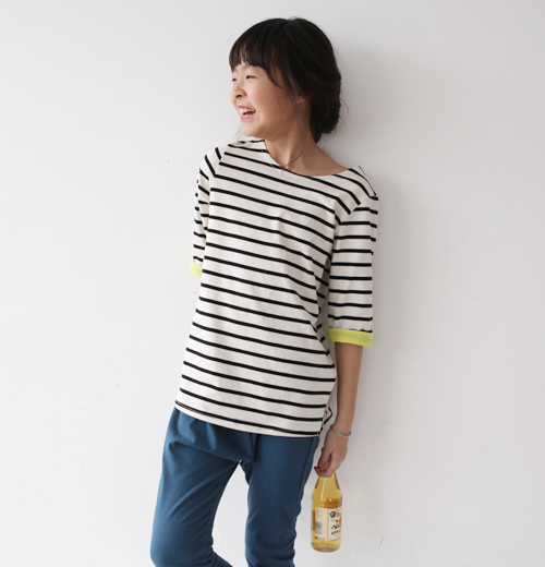 V-cut Back Stripe Shirt with Colorful Facing