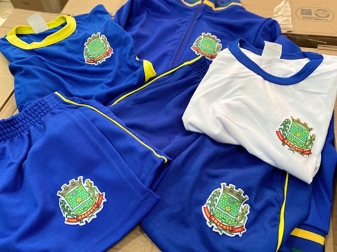 UNIFORMES E KITS ESCOLARES COMEÇAM A SER ENTREGUES NAS ESCOLAS DE ARAPOTI